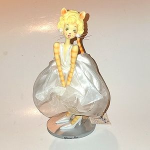 WESTLAND GIFTWARE CATWALK GLAMOUR PUSS FIGURINE